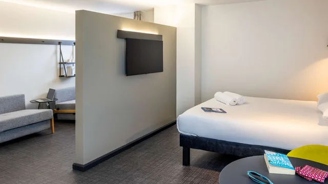 Super 8 by Wyndham Conrad photo 2