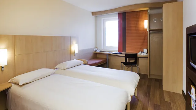 Super 8 by Wyndham Conrad photo 5