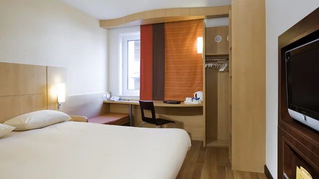 Super 8 by Wyndham Conrad photo 6