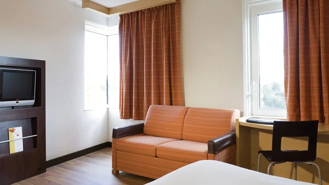 Super 8 by Wyndham Conrad photo 8