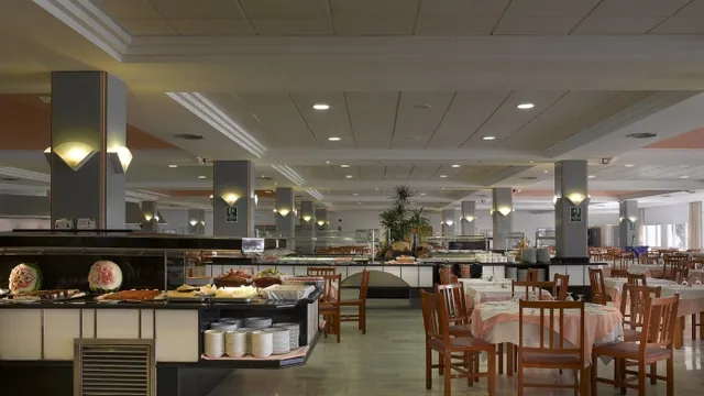 Super 8 by Wyndham Dallas South photo 3
