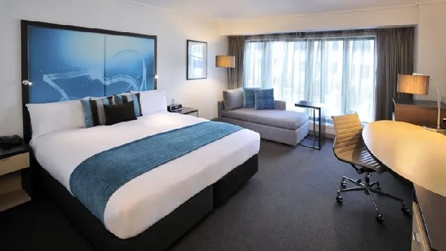 La Quinta Inn & Suites by Wyndham Baltimore Downtown photo 1