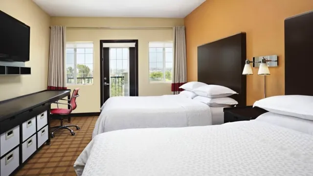 Super 8 by Wyndham Fort Frances photo 2