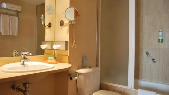 Super 8 by Wyndham Fort Madison photo 1