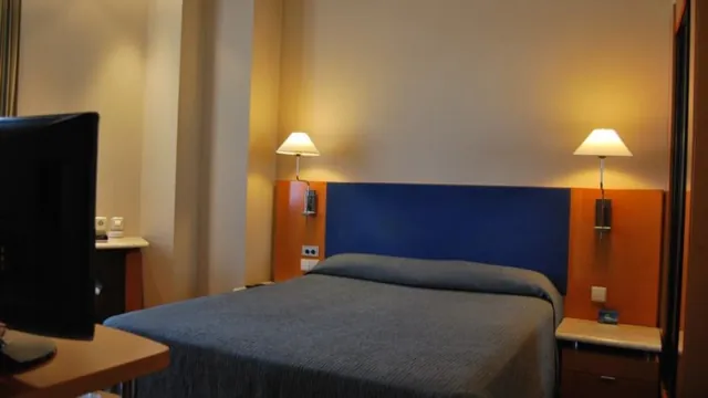 Super 8 by Wyndham Fort Madison photo 2