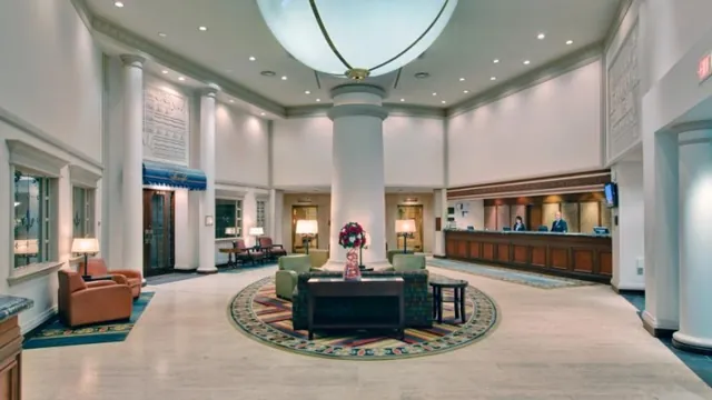 Crowne Plaza Chateau Lacombe Edmonton Hotel photo 4