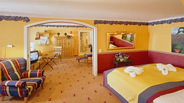 Super 8 by Wyndham Guelph photo 2