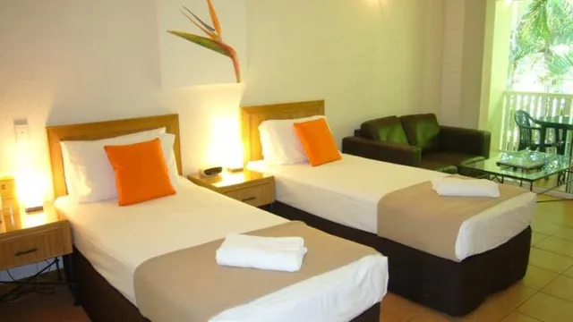 Super 8 by Wyndham Innisfail photo 2
