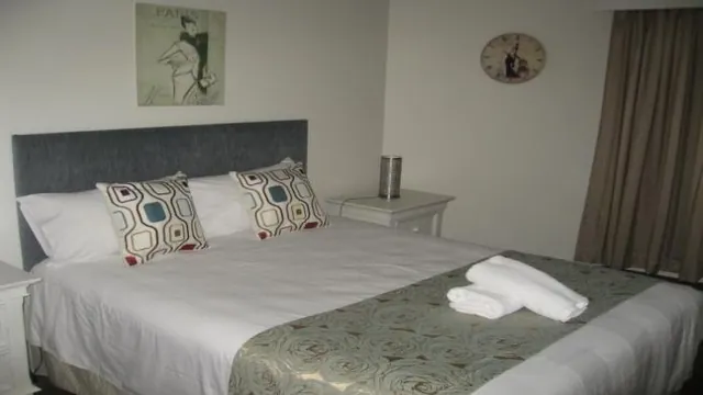Surfers Century Oceanside Apartments Gold Coast photo 5
