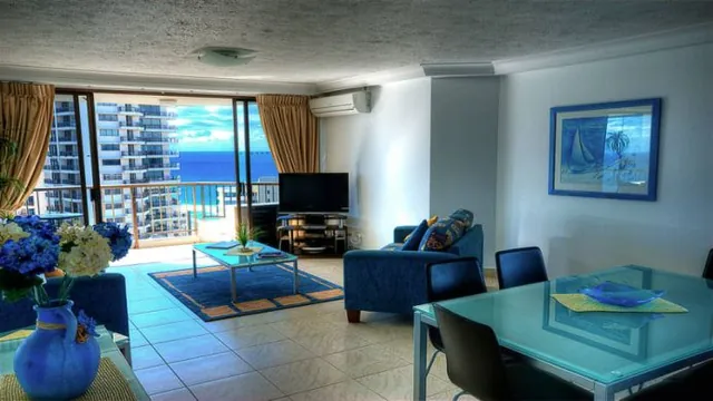 Surfers Century Oceanside Apartments Gold Coast photo 6
