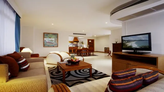Waterfront Suites Phuket By Centara Hotel photo 2