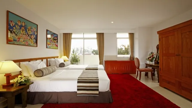 Waterfront Suites Phuket By Centara Hotel photo 3