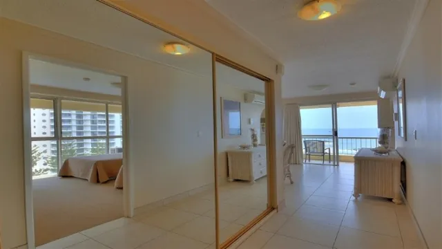 Surfers International Apartments Gold Coast photo 6