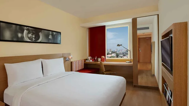 Ibis New Delhi Aerocity photo 5