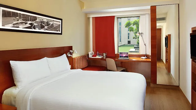Ibis New Delhi Aerocity photo 11