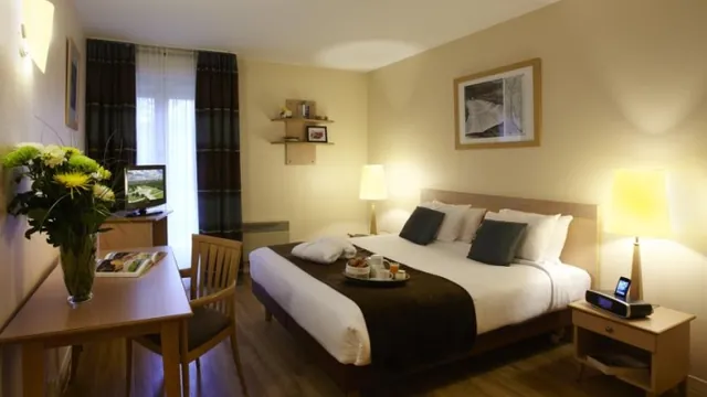 Super 8 by Wyndham Natchitoches photo 2