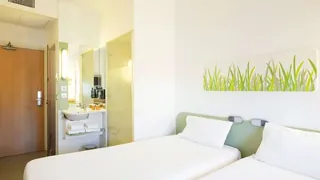 Super 8 by Wyndham Portsmouth - Norfolk