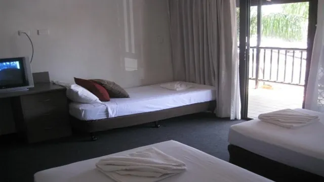 Diplomat Motel Alice Springs photo 2