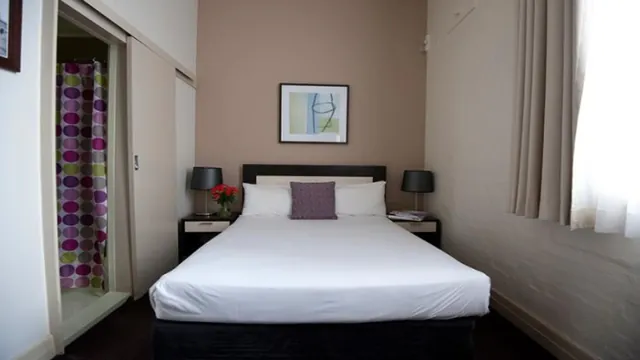 Super 8 by Wyndham Raleigh Downtown photo 1