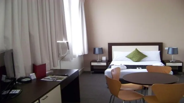 Super 8 by Wyndham Raleigh Downtown photo 2