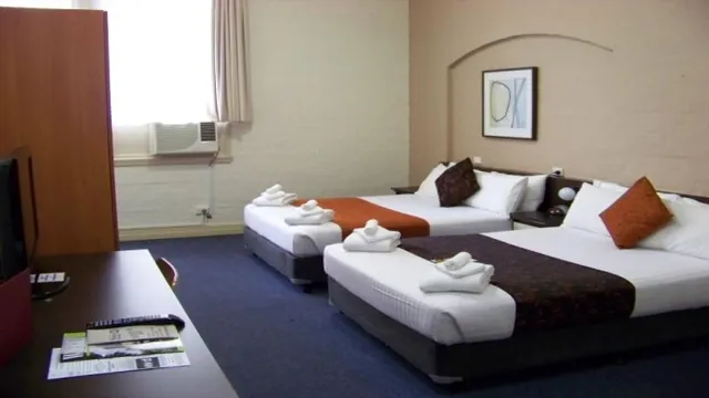 Super 8 by Wyndham Raleigh Downtown photo 3