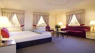 La Quinta Inn & Suites by Wyndham DFW Airport West - Bedford