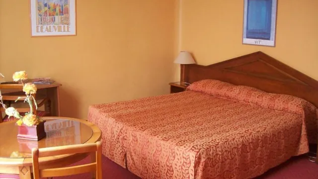 Super 8 by Wyndham Revelstoke BC photo 1