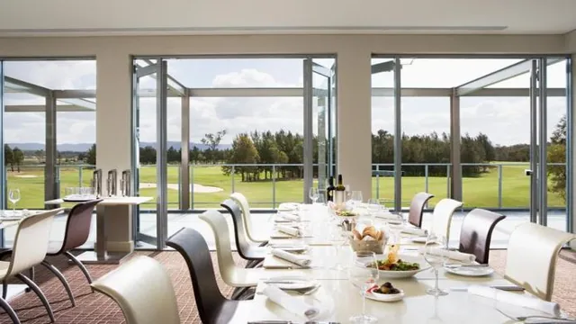Mercure Resort Hunter Valley Gardens Tennis Court photo 1