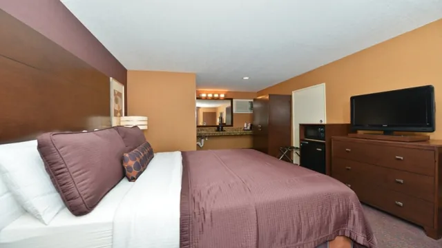 Super 8 by Wyndham Toronto East ON photo 1