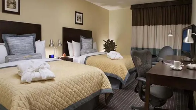 Toronto Don Valley Hotel & Suites photo 1