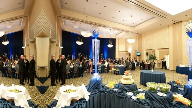 Toronto Don Valley Hotel & Suites photo 2