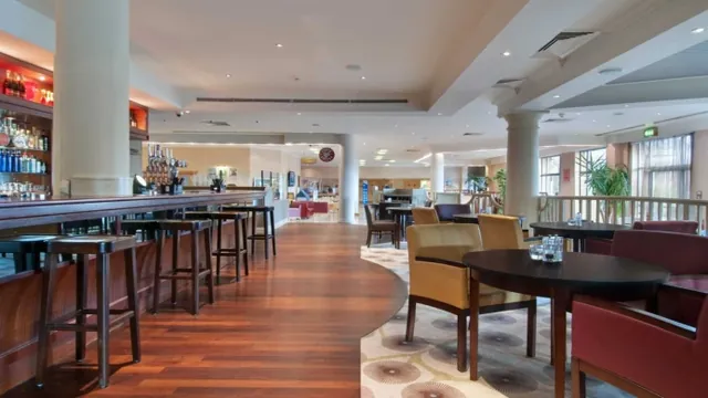 DoubleTree by Hilton Hotel Swindon photo 2