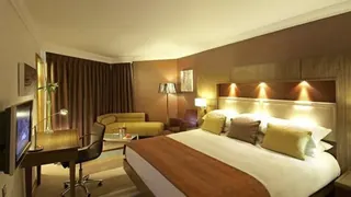 Super 8 by Wyndham Zhengzhou Railway Station Square
