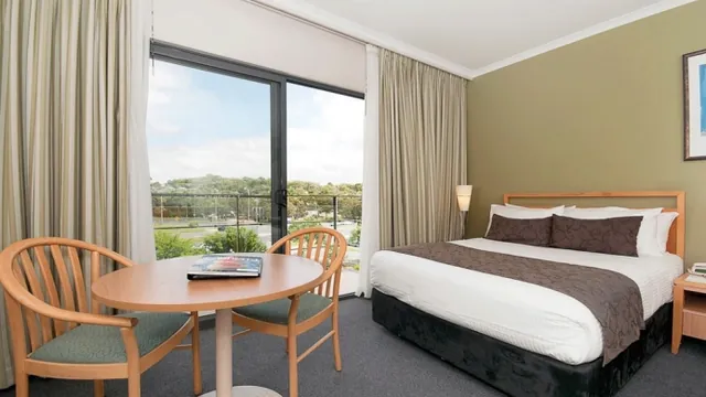 Quality Hotel Woden Canberra photo 4