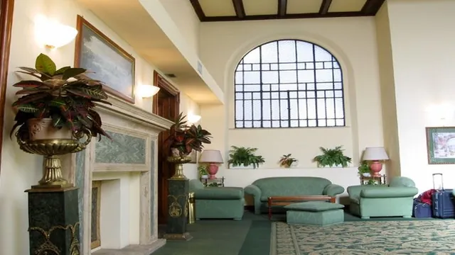 Travelodge by Wyndham Bay Shore Long Island photo 3