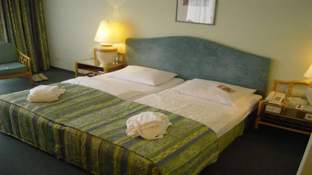 Austria Trend Eventhotel Pyramide Vienna photo 3