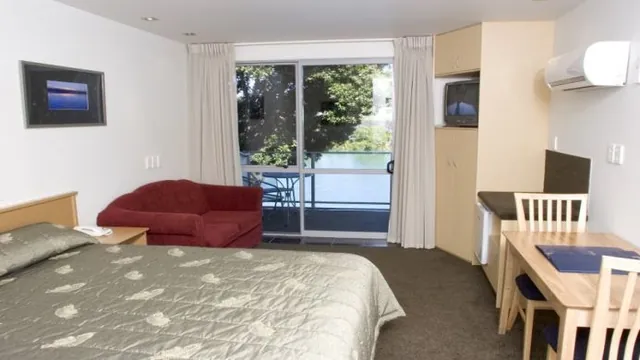 Trailways Hotel Nelson photo 3