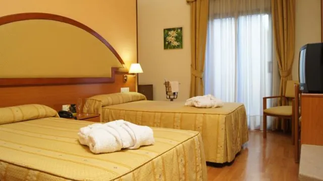 Husa Via Romana Hotel Zaragoza photo 2