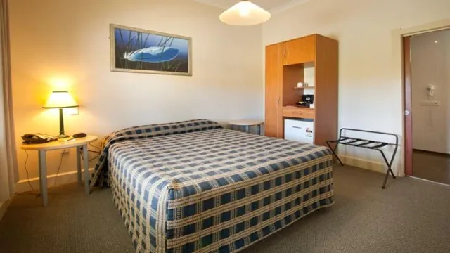 Travelodge by Wyndham Lloydminster photo 2