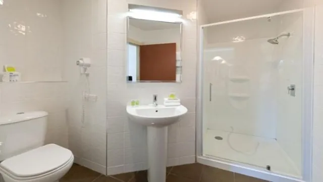 Travelodge by Wyndham Lloydminster photo 3