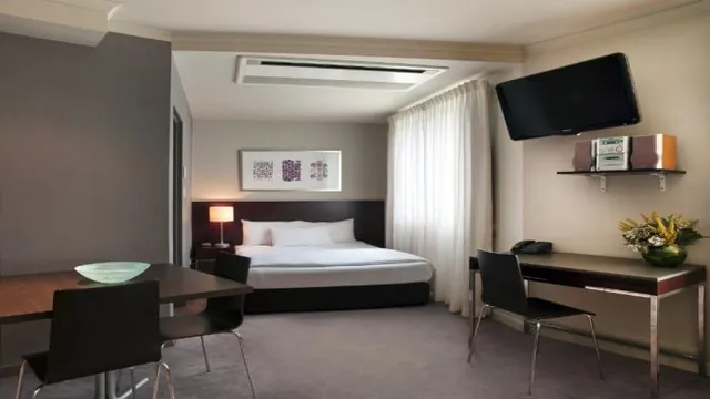 Travelodge by Wyndham Madison Heights MI photo 3