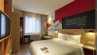 Ibis Saigon Airport