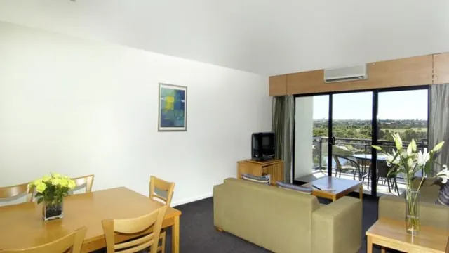 Travelodge by Wyndham South Burlington photo 1