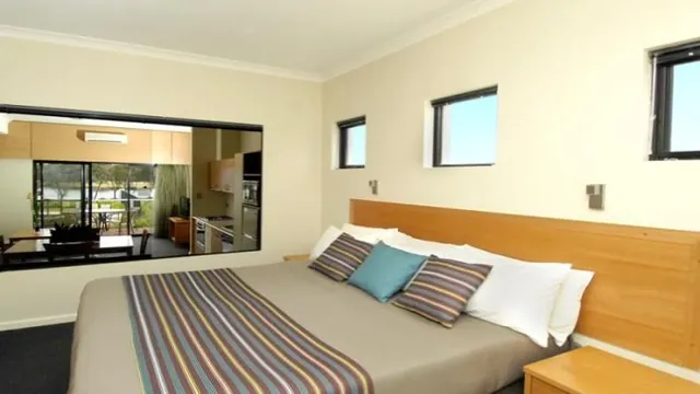Travelodge by Wyndham South Burlington photo 2