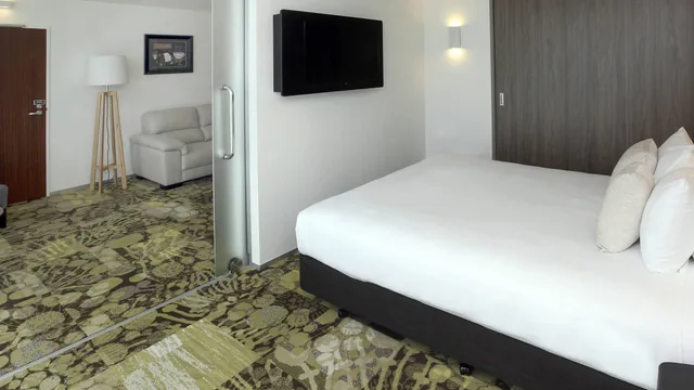 Travelodge by Wyndham Strathmore photo 2