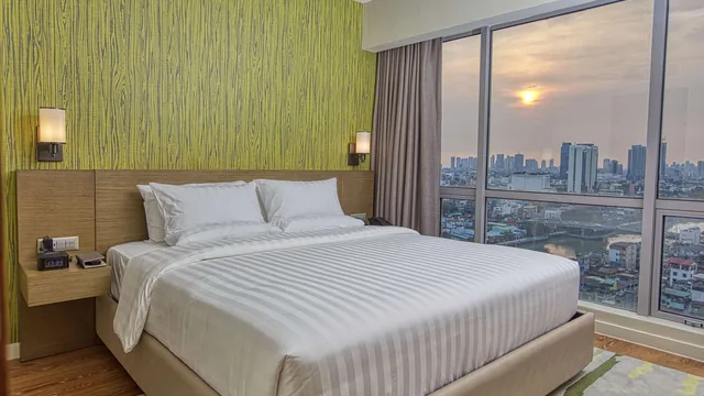 Novotel Suites Manila at Acqua photo 3