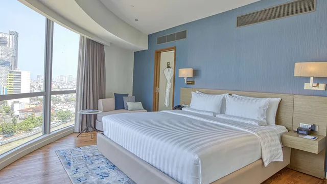 Novotel Suites Manila at Acqua photo 6