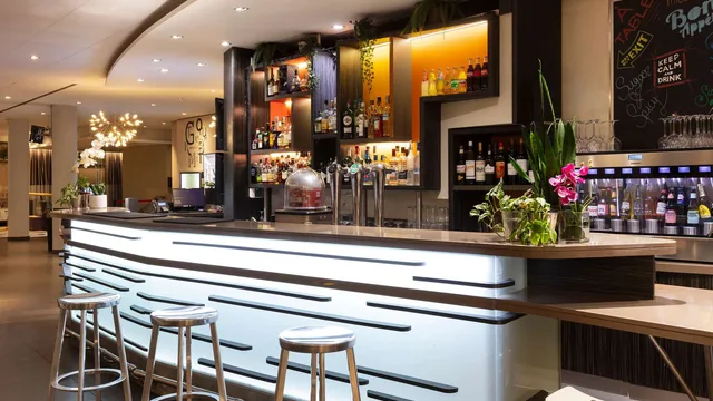Novotel Paris Saint Denis Stade Basilique photo 4