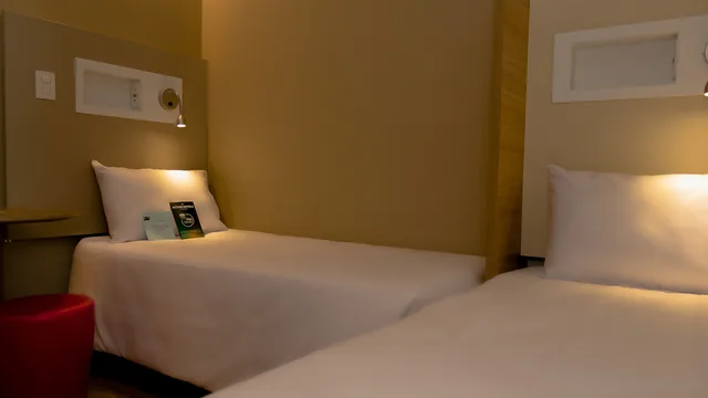 Hotel Novotel Orleans Charbonniere photo 1