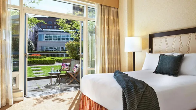 Fairmont Waterfront photo 5